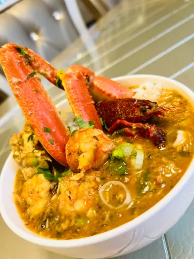 Crab, Crawfish and Shrimp Eetufee